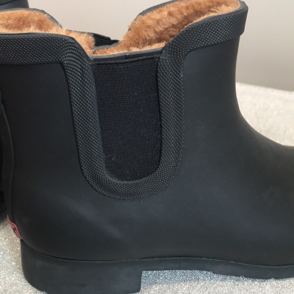 Chooka handcrafted premium rain boots with fleece inside. - Picture 4 of 6